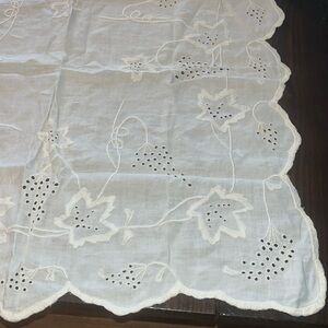 Vintage leafy garden tablecloth l embroidered white tablecloth